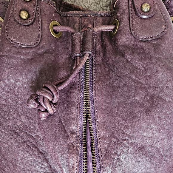 Nordstrom Purple distressed leather hobo purse drawstring bucket bag - Picture 2 of 12